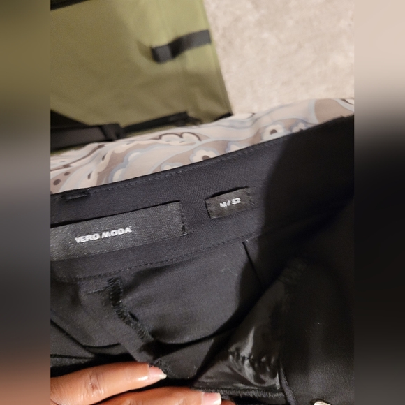 Vero Moda, Black Pants With Mauve Stripe Down The side of each leg. - Picture 5 of 6